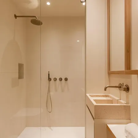 Stylish Coastal For 4 With Sea View
